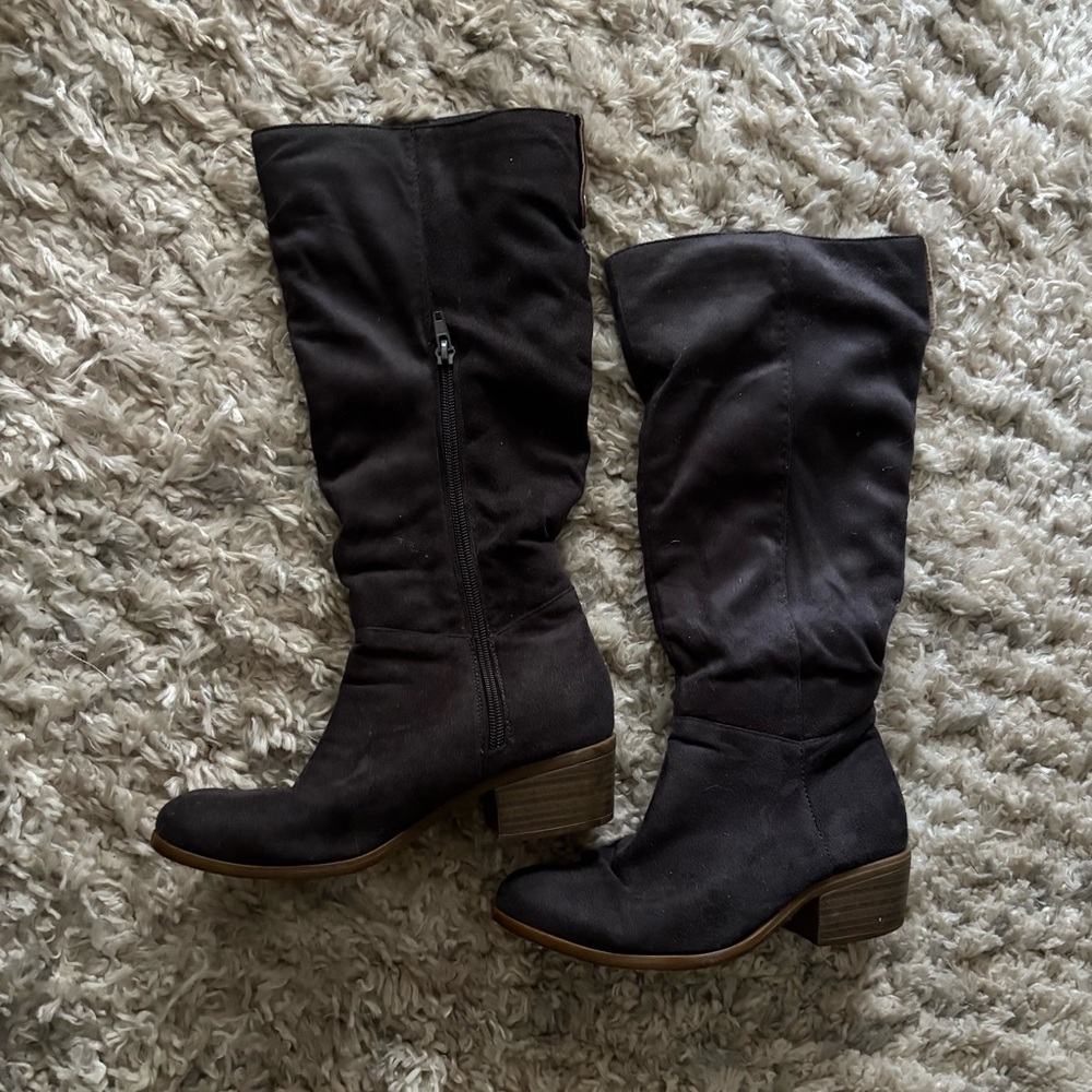 Women's gray suede knee high boots
